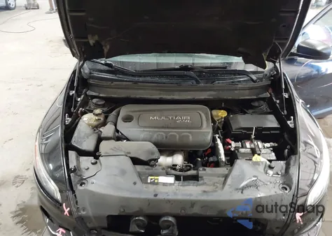 2015 Jeep Cherokee Sport z USA, uszkodzony, nr VIN 1C4PJLAB8FW761040